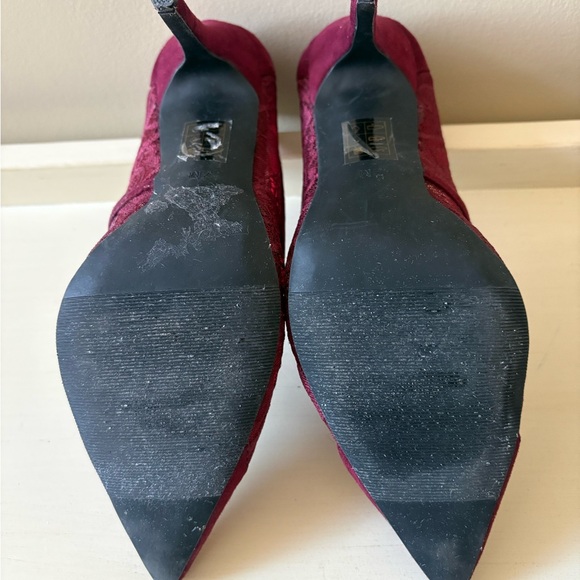 Le Chateau Burgundy Shoes - Picture 3 of 8